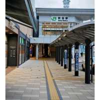 **秋田JR站：融合現代與在地風情的交通樞紐**