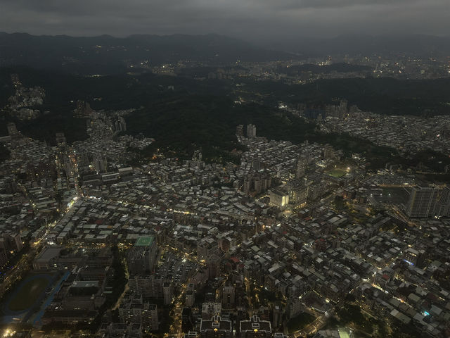 The Ultimate Taipei Skyline View: Hike Up Xiangshan