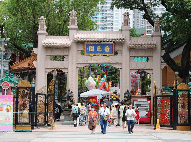 Hong Kong Guide: Wong Tai Sin Temple ⛩️✨
