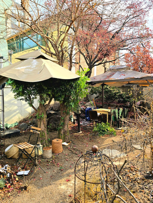 🪵🌳포근한 동화감성의 안국카페 도토리가든