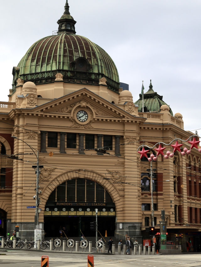 墨爾本心臟：Flinders Street Station的迷人之旅 🚉❤️