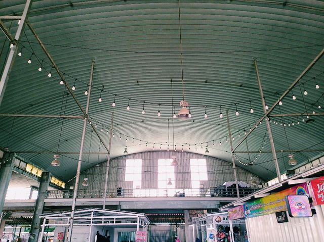 泰國曼谷市中心著名夜市市場景點：Save One Go Market，精美古跡建築，百年歷史老市場，適合打卡拍照📸