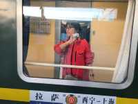 48 hours in train - WHY everybody clean the windows without hesitate?
