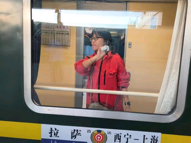 48 hours in train - WHY everybody clean the windows without hesitate?