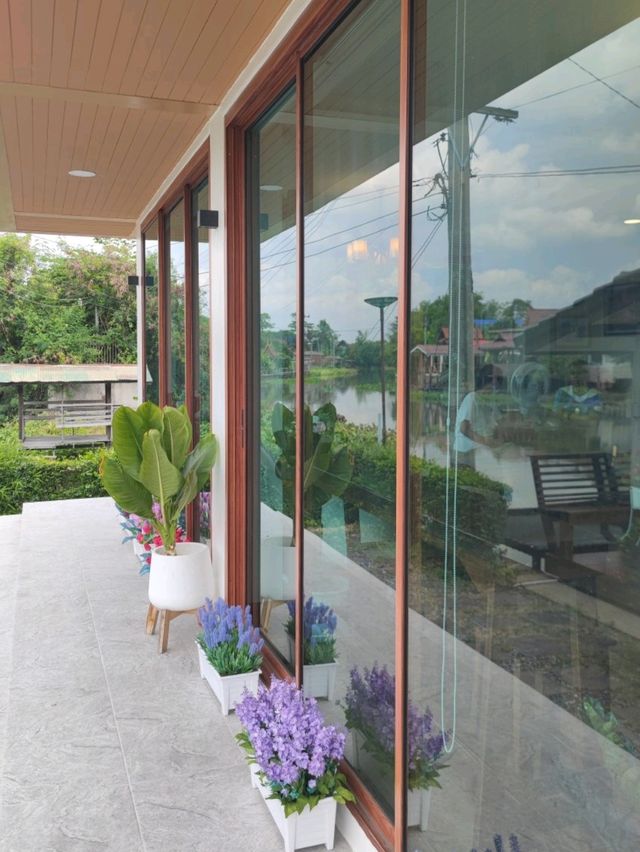 SHINE 'S COFFEE คาเฟ่ริมคลอง ปากเกร็ด นนทบุรี