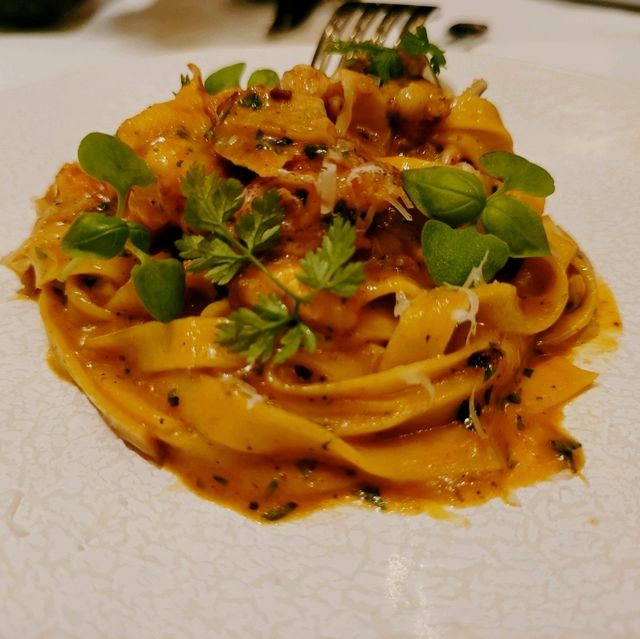 Sky-High Luxury and Flavor: A Sustainable Stay at Marina Bay Sands
