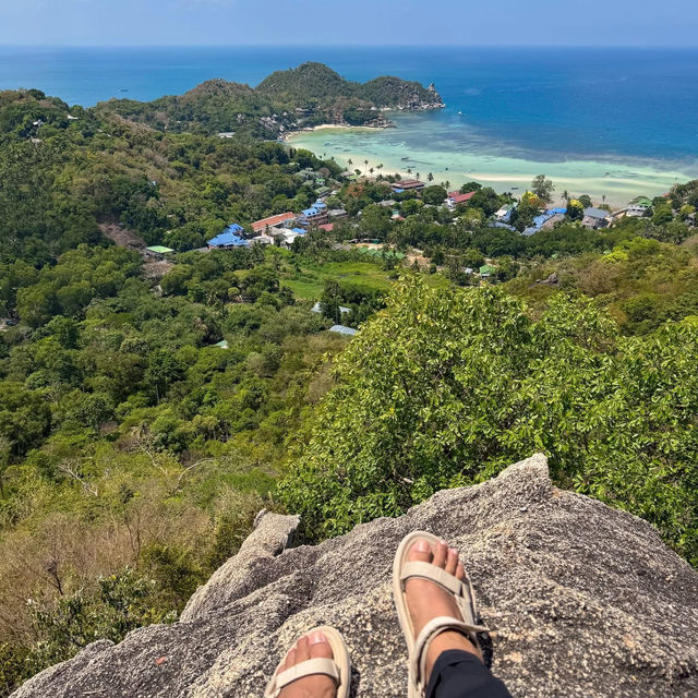 คาเฟ่บนภูเขาสุดชิล วิวสวยสุดปัง #เกาะเต่า 🌊🏝️