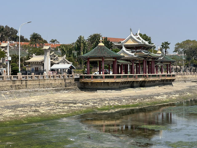 The tranquil Longzhou Chi in Jimei School Village