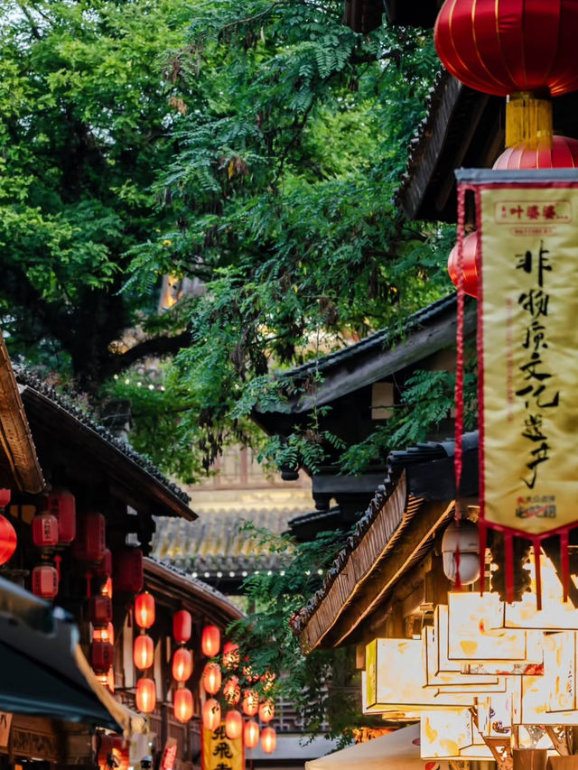 Chengdu: Ancient Charm, Street Snacks & Spicy Hot Pot Heaven
