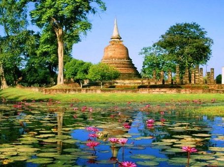 🏛️🌿 SUKHOTHAI WEEKEND ESCAPE: Cycling Through Thailand's Golden Age! 