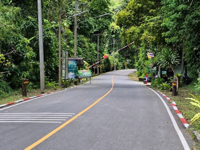 น้ำตกพรหมโลก อุทยานแห่งชาติเขาหลวง
