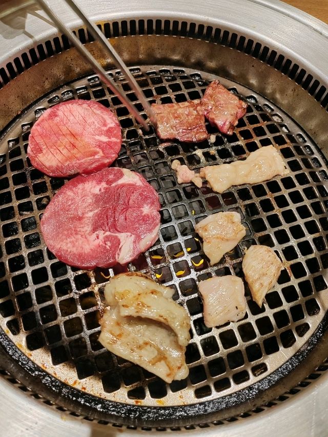 【超滿足的購物後美食饗宴！牛角プレナ幕張店燒肉體驗大推🔥】