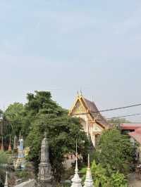พระพุทธรูปองค์ใหญ่ ริมน้ำบางปะกง ที่วัดท่าอิฐ