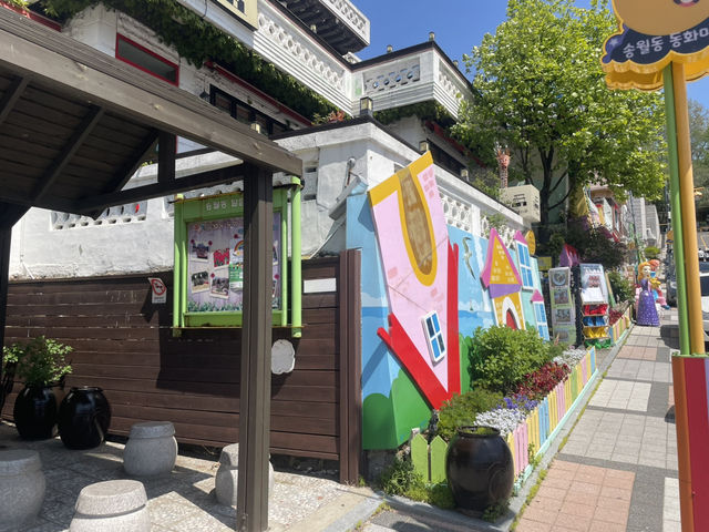 차이나타운에서 식사를 든든히하고 아이들과 동심의 인천 송월 동화마을 속으로 떠나봐요.
