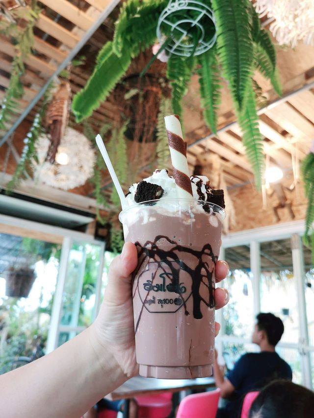 อิ่มโอ่งคาเฟ่สุพรรณ อร่อยในราคาไม่แพง