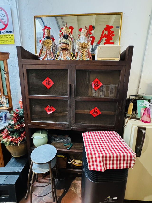 Come for the Claypot, Stay for the Decor
