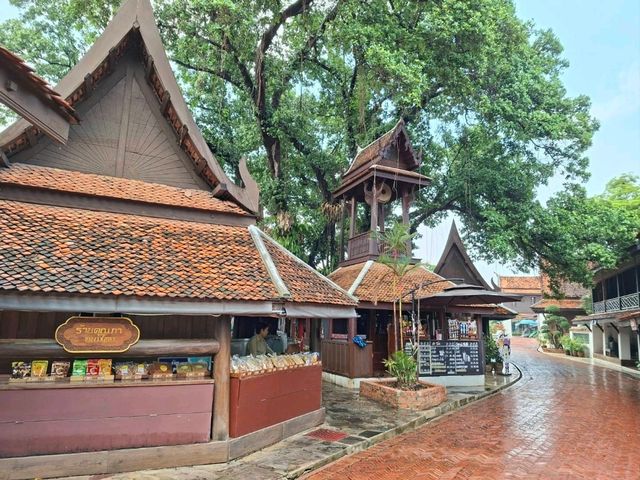 ชมตลาดน้ำ-ตลาดบกในเมืองโบราณ