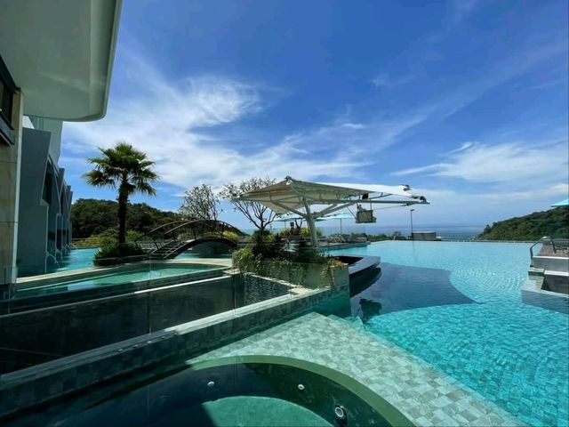 Crest Resort & Pool Villas ภูเก็ต