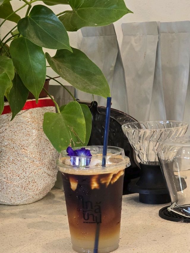 จิบกาแฟชิวๆที่ "ใกล้บ้าน in the garden" คาเฟ่อุบลฯ