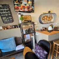 ร้านกาแฟมองดูน้ำ ณ.เชียงแสน ☕️🧁