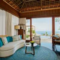 A Cliffside Haven of Unparalleled Luxury