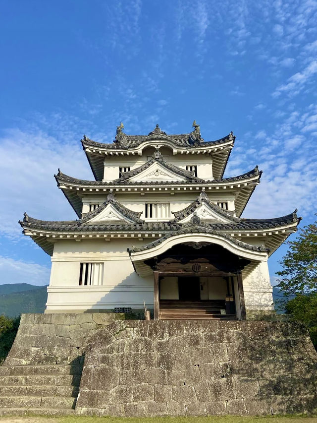 A Peaceful Day in Uwajima – Castles, Gardens & Hilltop Views