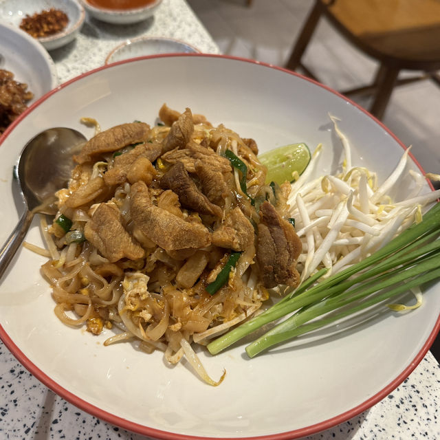 여긴 진짜 꼭 가야 돼! 방콕 로컬 미슐랭 맛집 ‘레이 라오’ 후기