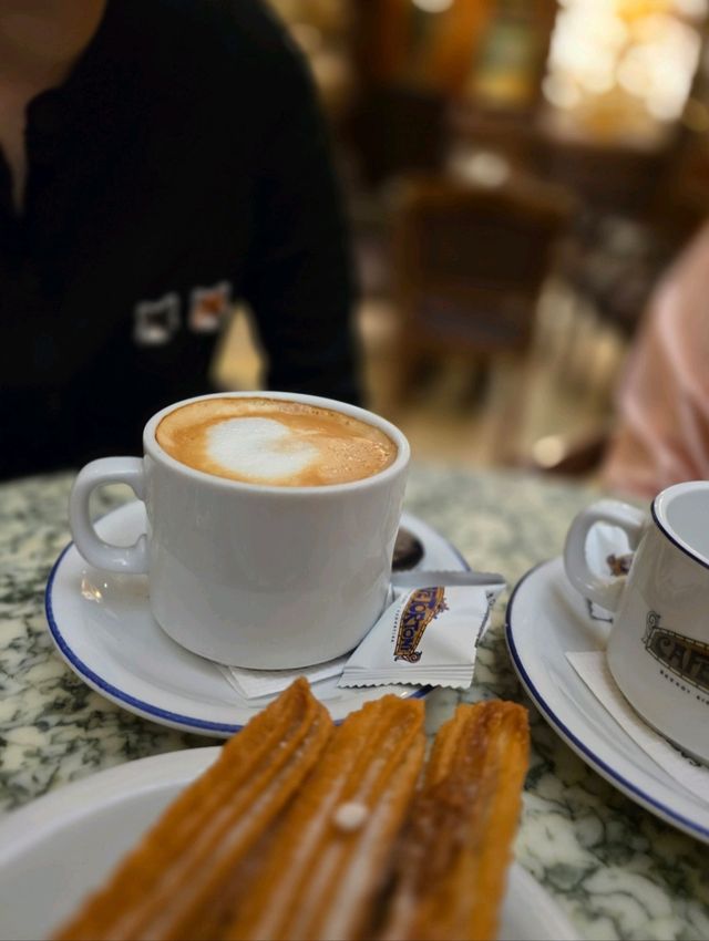 부에노스아이레스의 전통있는 감성카페 Café Tortoni