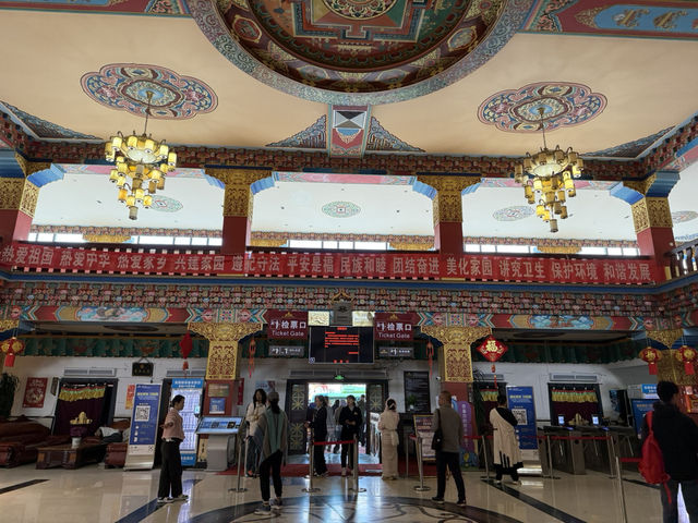 【中国・香格里拉 ソンツェリン寺】チベット文化が色濃く息づく、“雲南の小ポタラ宮”