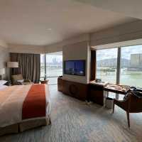 澳門文華東方酒店 Mandarin Oriental – 無邊際湖景泳池