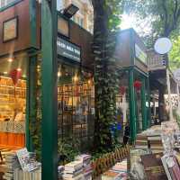 Book Street Hochiminh ถนนทั้งเส้นเต็มไปด้วยหนังสือ