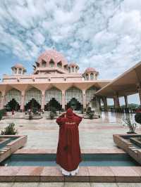 Pretty in Pink - A Visit to Putra Mosque, Putrajaya 🕌📸