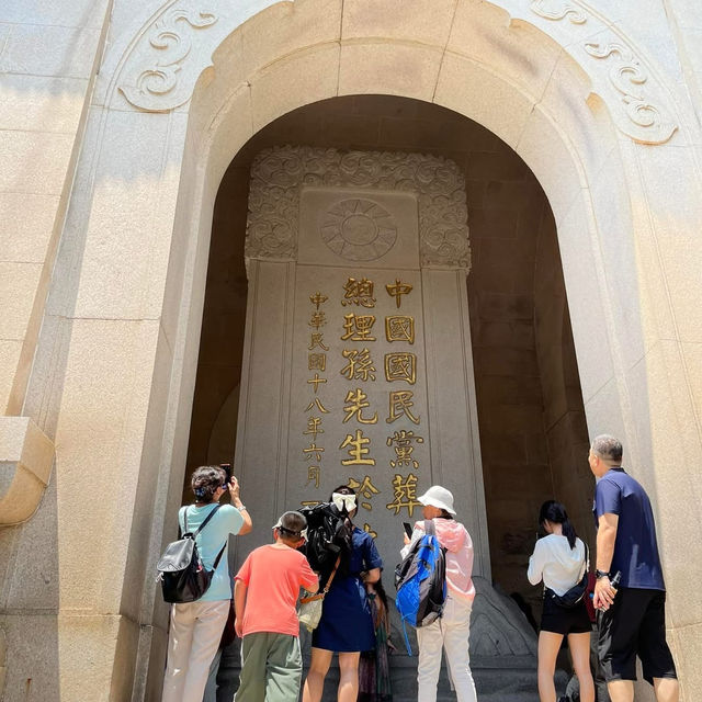 ⛰️ Nanjing Zhongshan Scenic Area – More Than Just 392 Steps 