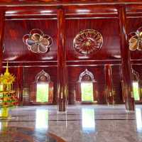 อุโบสถไม้แดง วัดพระพุทธแสงธรรม