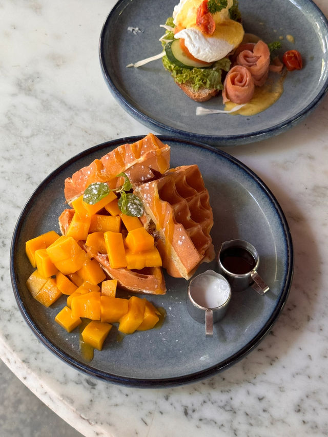 Tropical Café Vibes in Langkawi — Smiling Buffalo Review 🇲🇾☕