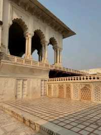 🏯 Agra Fort – The Royal Fortress of Power & Glory 