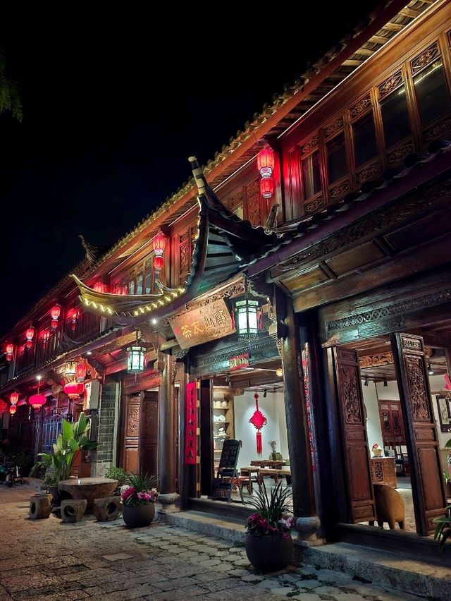 Evening Stroll in Lijiang Old Town