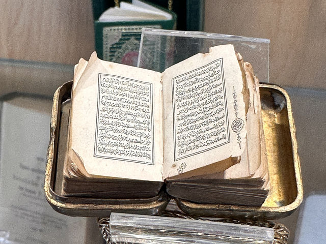 【Museum of Miniature Books／ミニチュア本博物館｜バクー旧市街の“掌サイズ世界一周”】