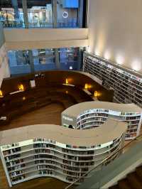💫 รีวิวไลบรารีที่ชิคสุดในจักรวาล: Library@Orchard