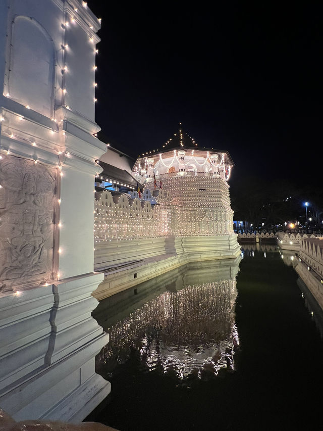 🕊️🇱🇰 Temple of the Sacred Tooth – Sri Lanka’s Holiest Site
