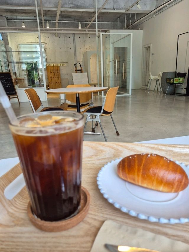 울산 발리다방 커피 조용한 공간에서 독서와 커피한잔 하기좋은 카페