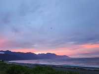 七星潭乍現粉紅海，夕陽染色的浪漫時刻