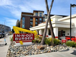 The must-eat hamburger restaurant before you die!! In-N-Out Burger