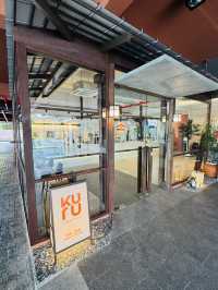 คาเฟ่ชิคๆ ในสนามแบด “Kuru Coffee House”