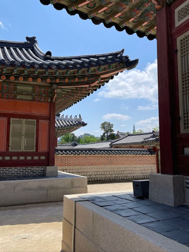 Beneath the Eaves of Heaven: Discover Gyeongbokgung