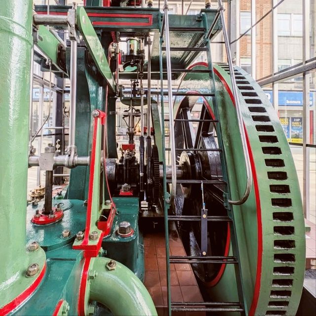 Fred Dibnah Statue