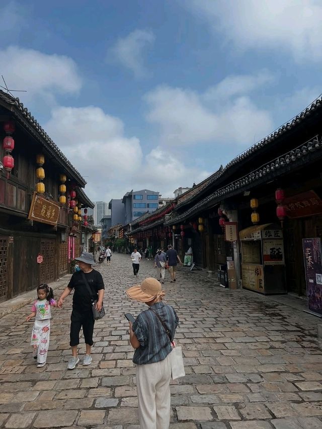 Anshun City Walks Are Chill with a Side of Surprise