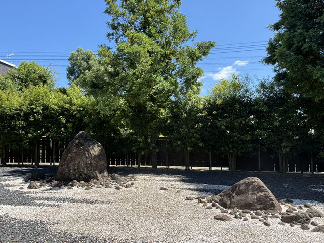 熊本水前寺成趣園：細川流盆石與神聖立砂的優雅時光