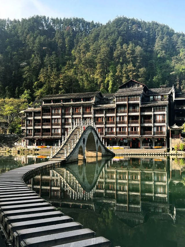 📍Xiangxi · Fenghuang Ancient Town 🌧️ A Rainy Day’s Romance in a Riverside Town