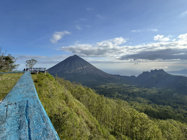 A gloomy afternoon at Inerie Mountain- Flores, East Nusa Tenggara✨  